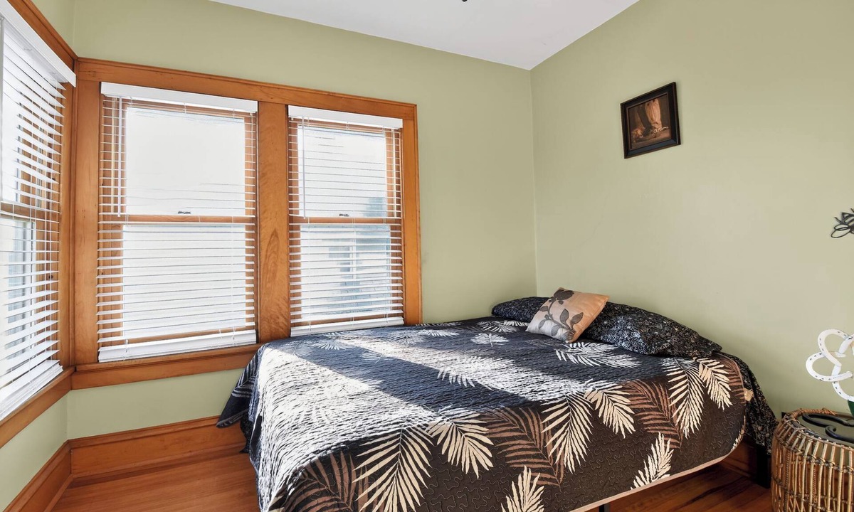 Dahlman House | Historic Omaha Manor DT Near Zoo + Pool Table