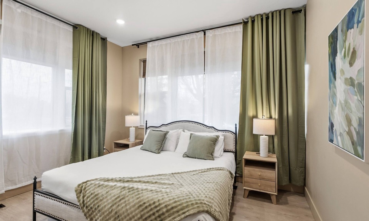 Medford House | Historic Peach St Grand Suite | Sleeps 18