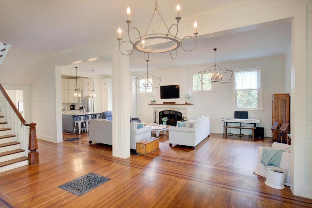 Crescent Hill House | Historic Peterson Mansion