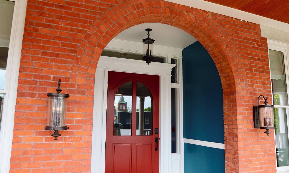 Hillsboro Hotel | Historic Red Rooster Inn
