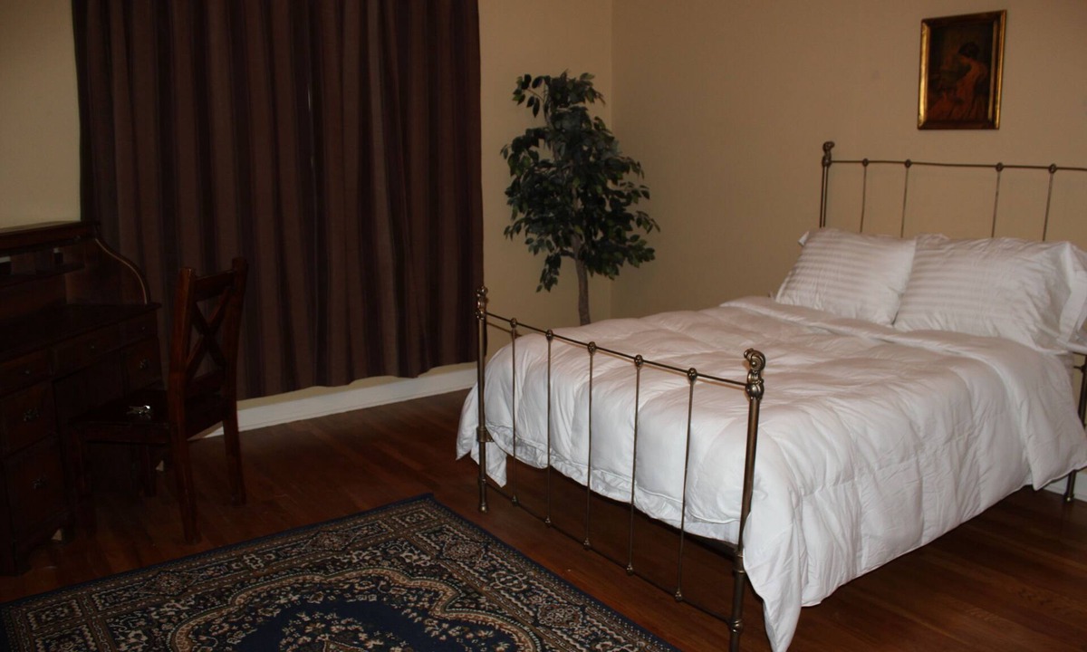 Monte Vista Apartment | HISTORIC-REUNIONS,WEDDINGS,CORP-only 3 miles 2 DT, 4 Bedrooms 2 baths, sleeps 14