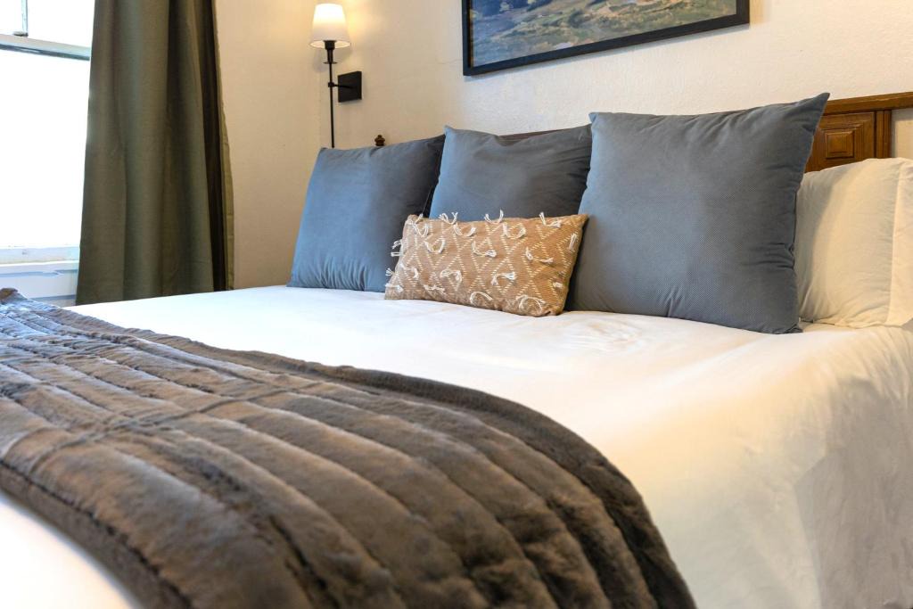 Midtown House | Historic Revival King Bed Midtown Memphis 68 Yes Pets Fast Wifi Free Parking