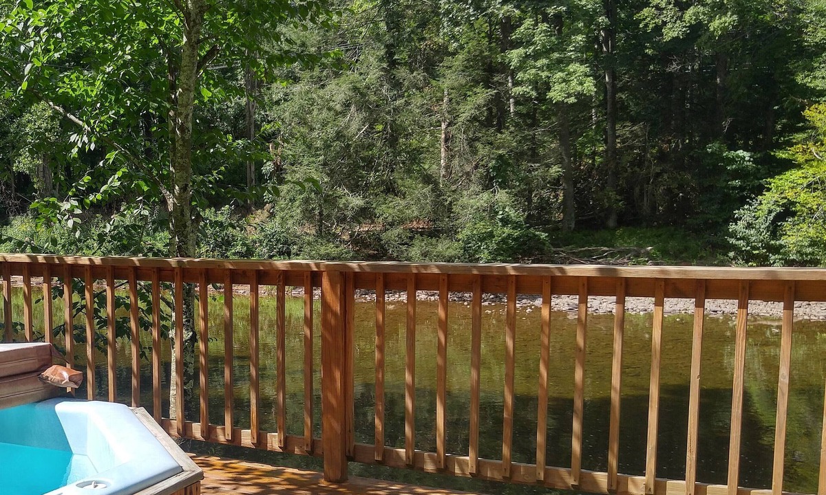 Elkins Cabin | Historic Riverside Log Cabin - Stay Waterfront!