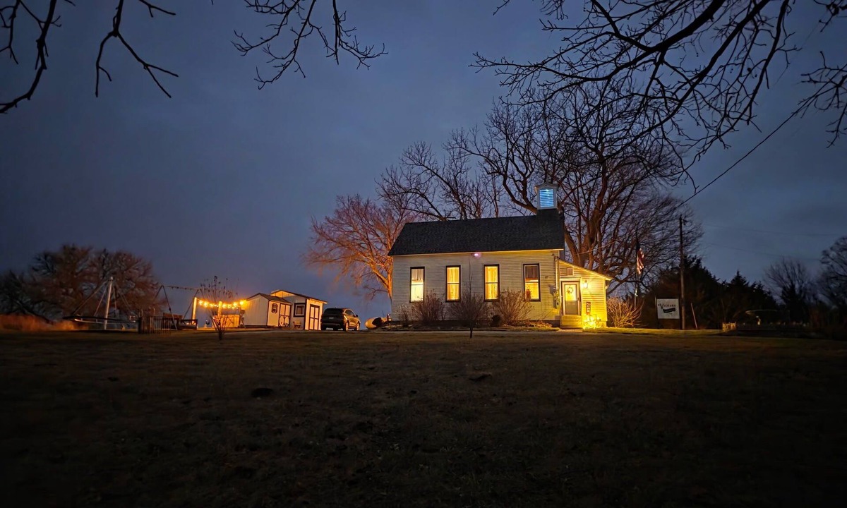 Paola House | Historic Schoolhouse + Bus Stay + Private Hot Tub