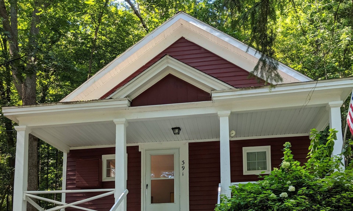 Fishs Eddy House | Historic schoolhouse - disconnect from technology