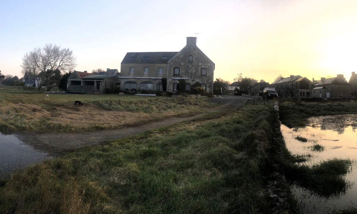 Regnezville-sur-Mer Hotel | Historic seaside residence
