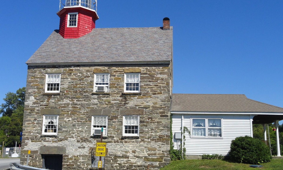 Port Ontario Cabin | Historic Selkirk Lighthouse- 1ST FLOOR ONLY