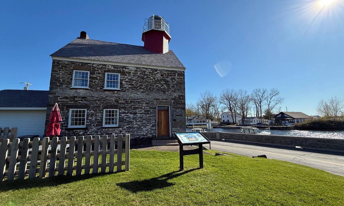 Pulaski Cabin | Historic Selkirk Lighthouse-2ND FLOOR ONLY