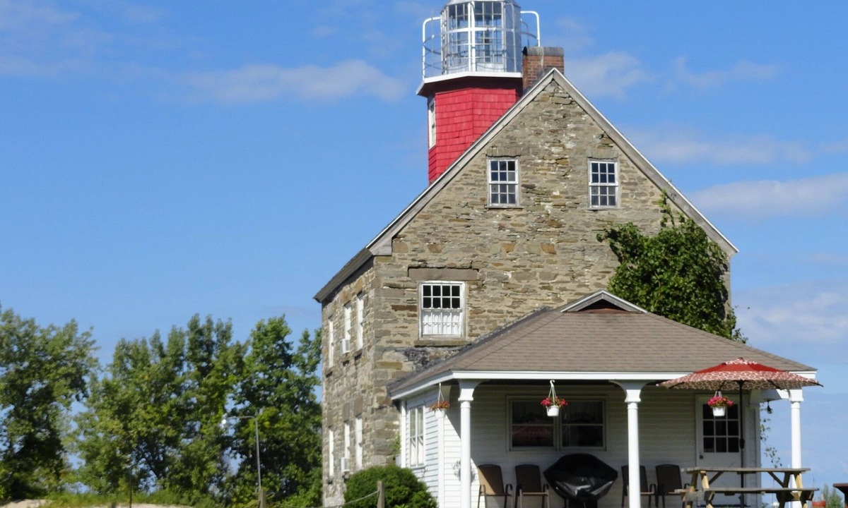 Port Ontario House | Historic Selkirk Lighthouse - BOTH Floors