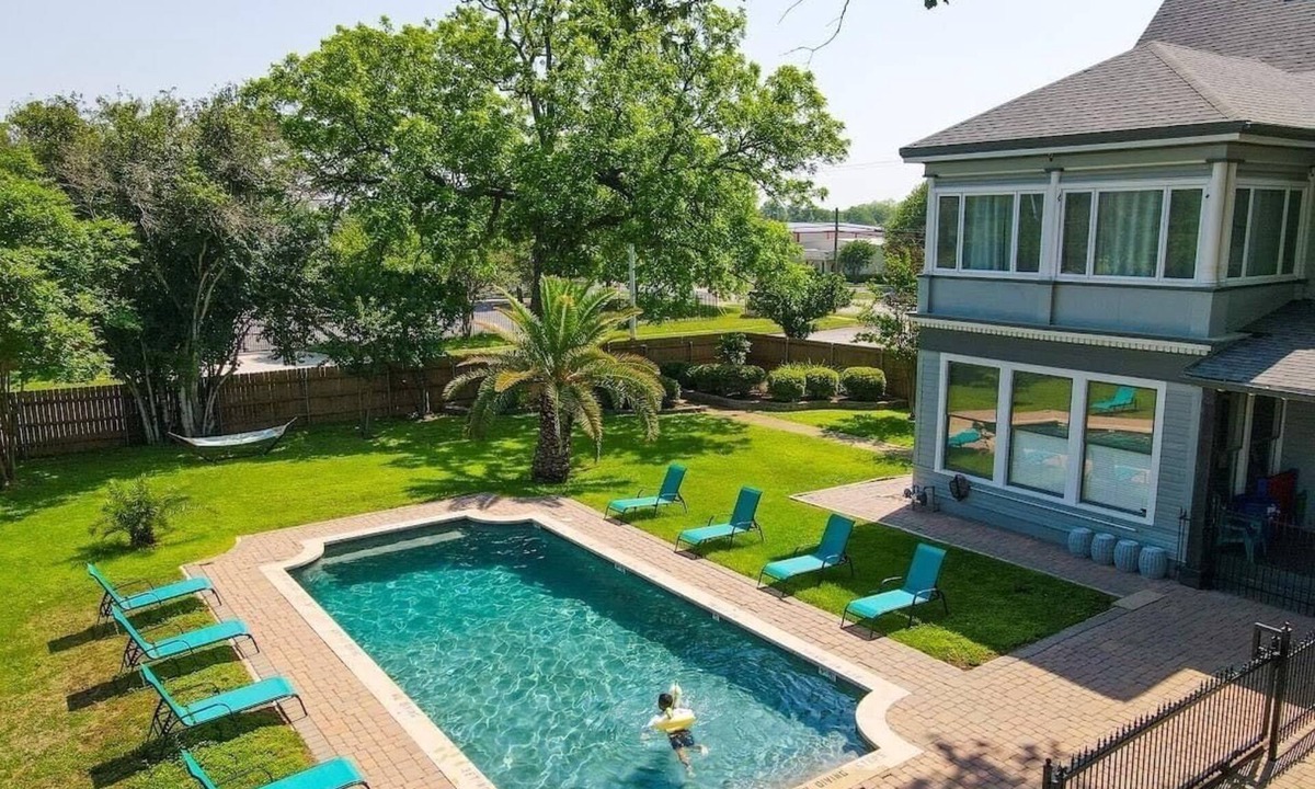 Seguin House | Historic & Spacious Historic Home w AC, WiFi in Seguin, Pool & Outdoor Game Room