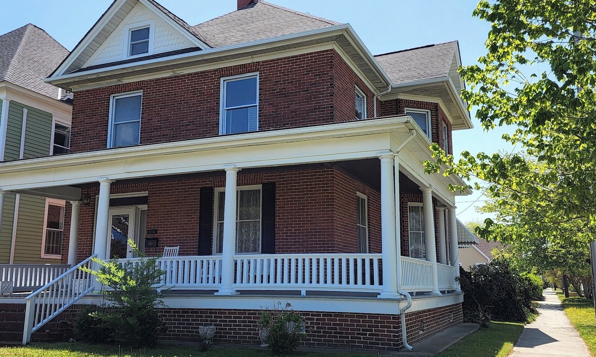 Cape Charles House | Historic Spacious 4-bedroom corner house on the Park - Brickhaven by the Park
