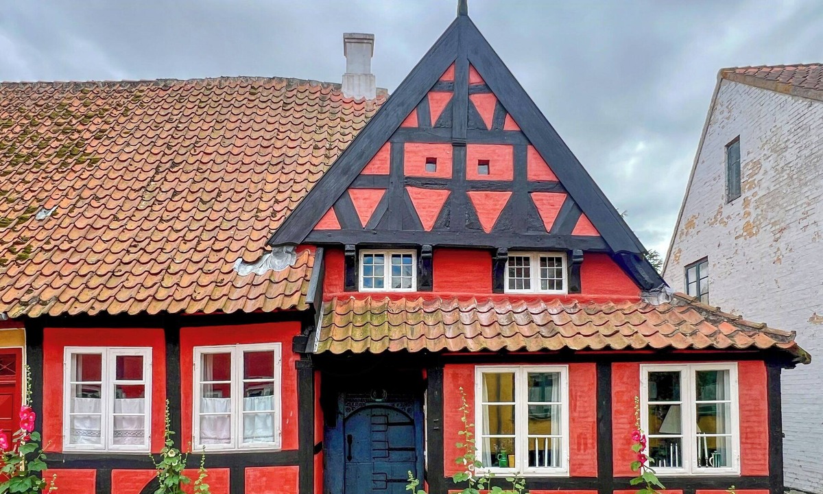 Ærø Municipality House | Historic stay in the heart of Aeroskobing