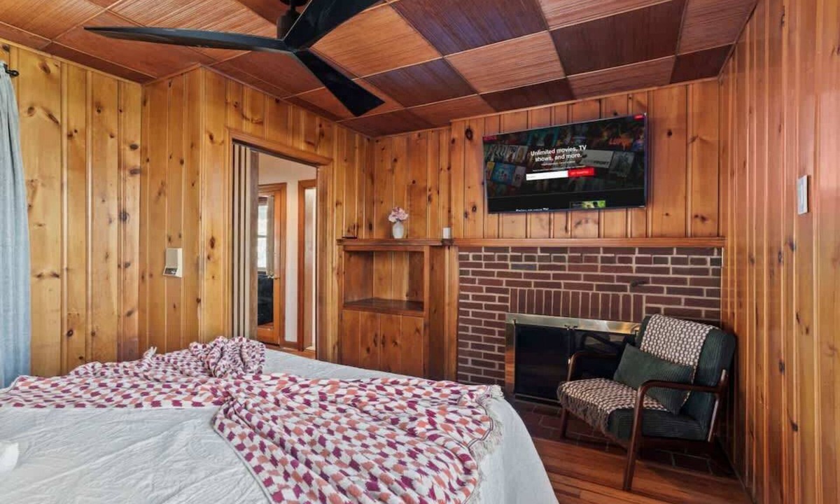 Delair House | Historic Tacony Retreat ~ with Sauna