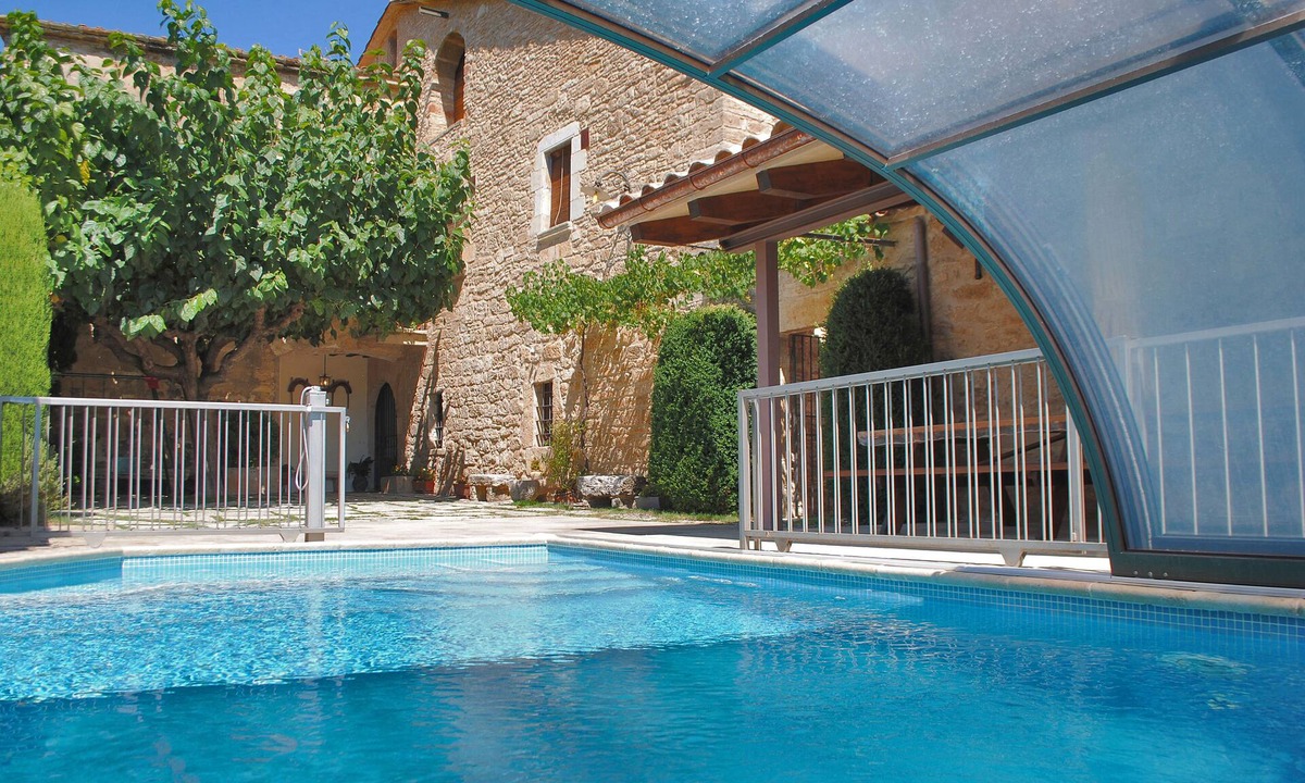Mata House | Historic & traditional Catalan villa with heated pool, 2 km. from Banyoles lake.