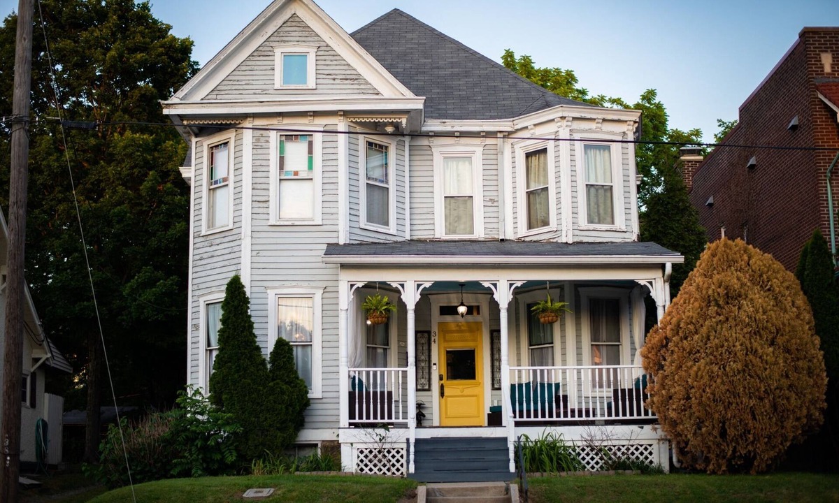 Cape Girardeau House | Historic Victorian - Walkable to Downtown Cape Girardeau - King Bed - Fast Wifi
