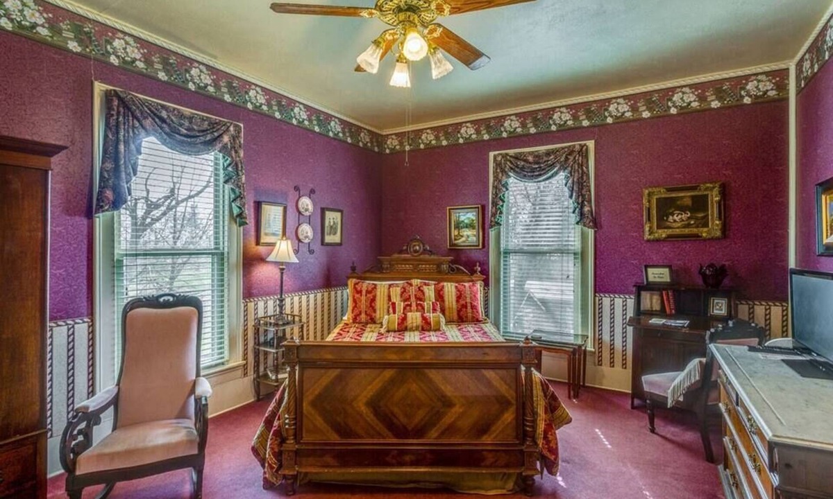 Bonham House | Historic Victorian Guest Suite Quiet Bonham Stay