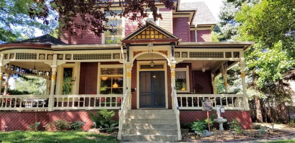 Sioux Falls Bed & Breakfast | Historic Victorian Inn
