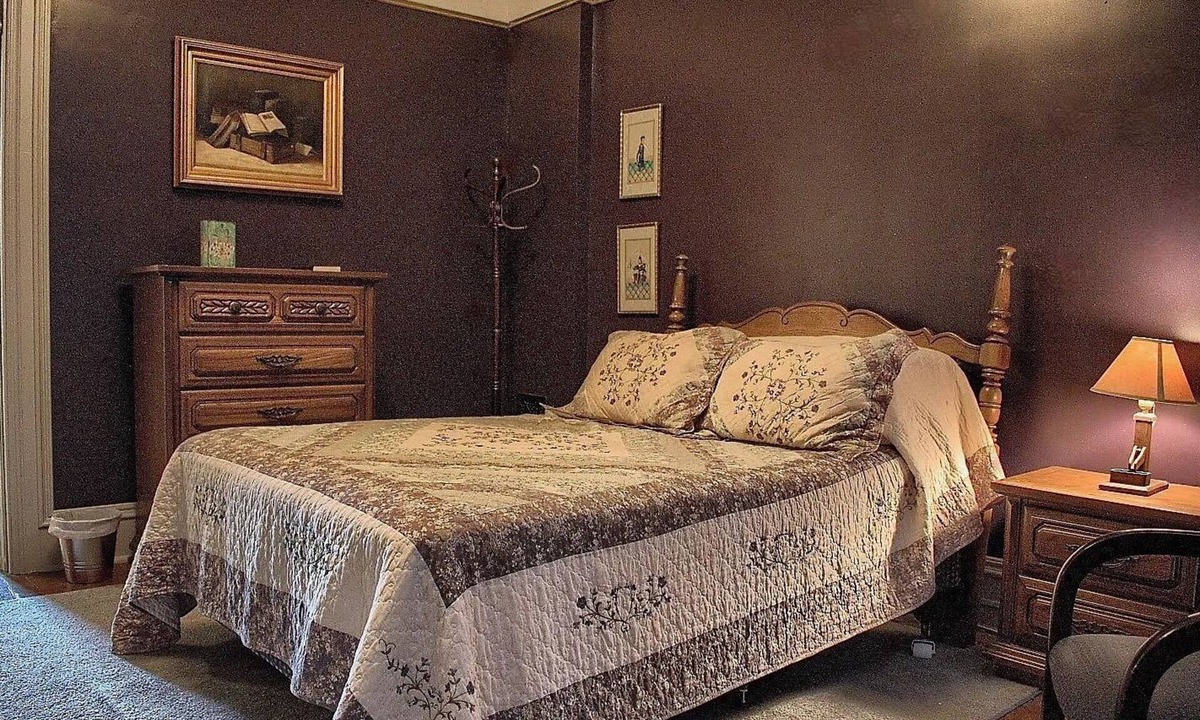 Ranshaw Bed & Breakfast | Historic Victorian Room/Private Bath + Views