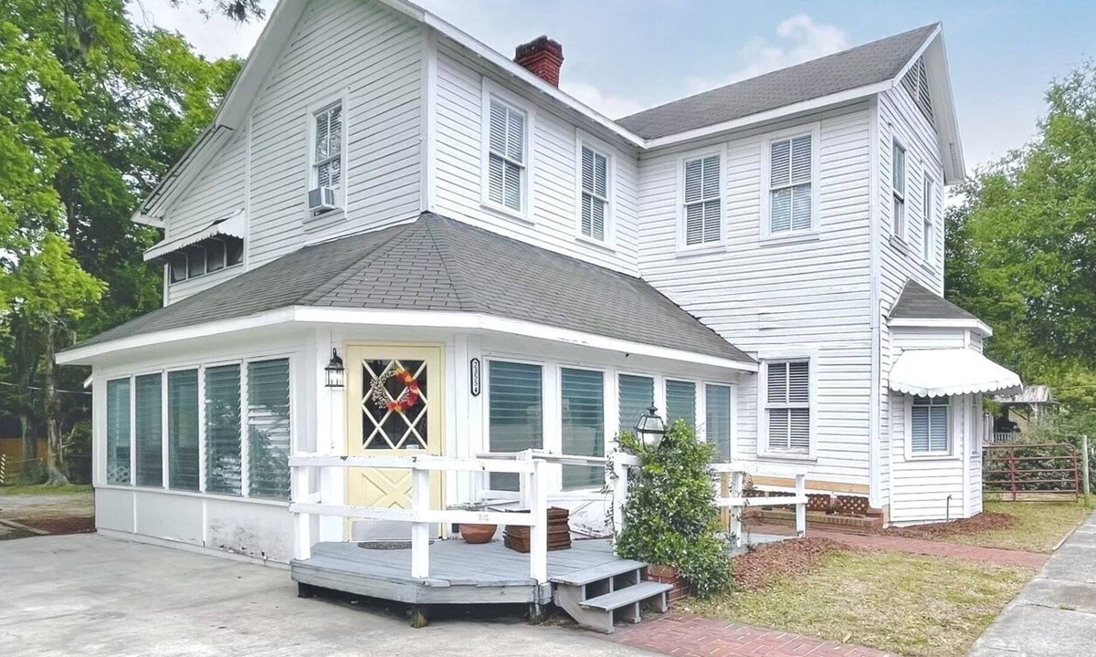 High Springs House | Historic Victorian Oasis Downtown High Springs