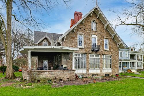 Downtown Niagara Falls House | Historic Victorian Cottage, 1 Mi to Niagara Falls