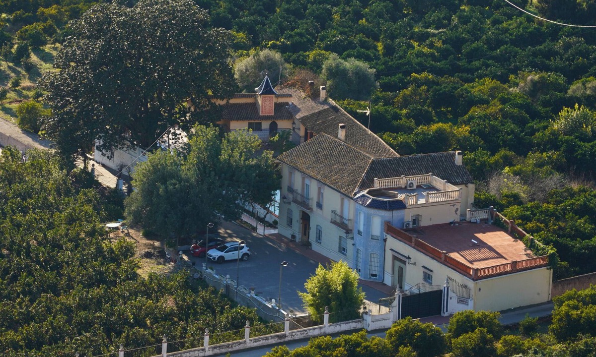 Alzira Villa | Historic Villa with Private Pool & Gardens near Valencia