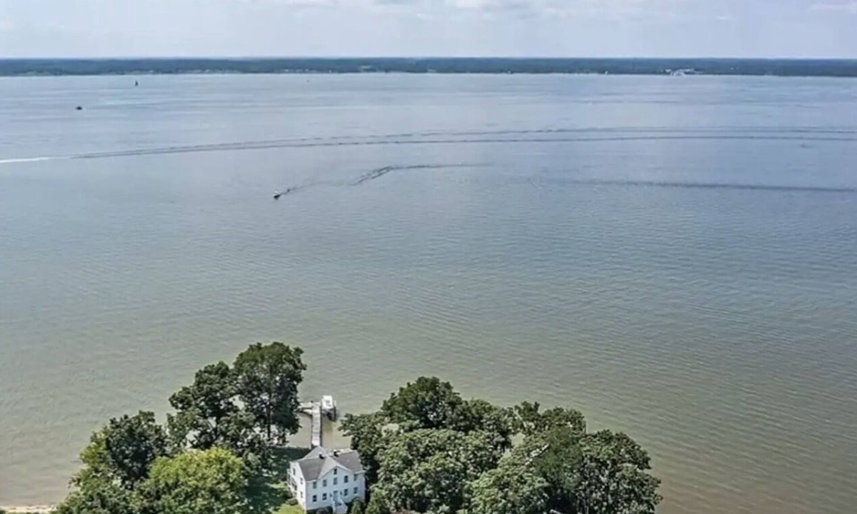 Lancaster House | Historic Waterfront Escape Dock, Deck, Fire Pit, Views, Peace & Kayaks