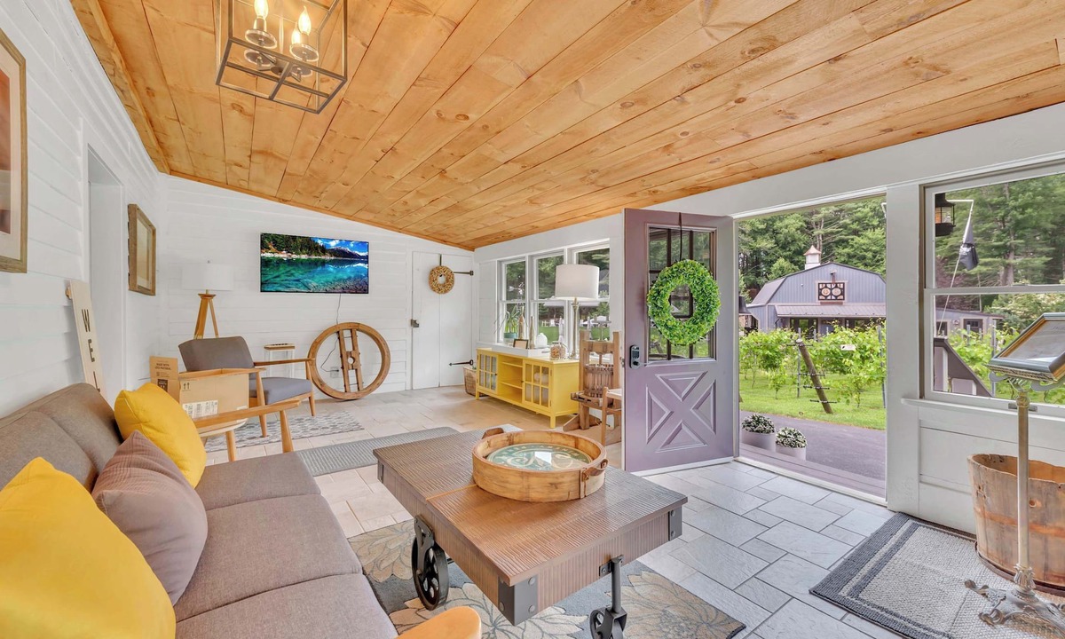 Rowland House | Historic Winery Farmhouse by Lake