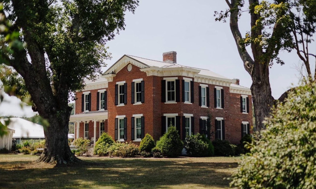 Grimms Landing House | Historic Woodlawn Estate: Where Historic Charm meets Modern Luxury
