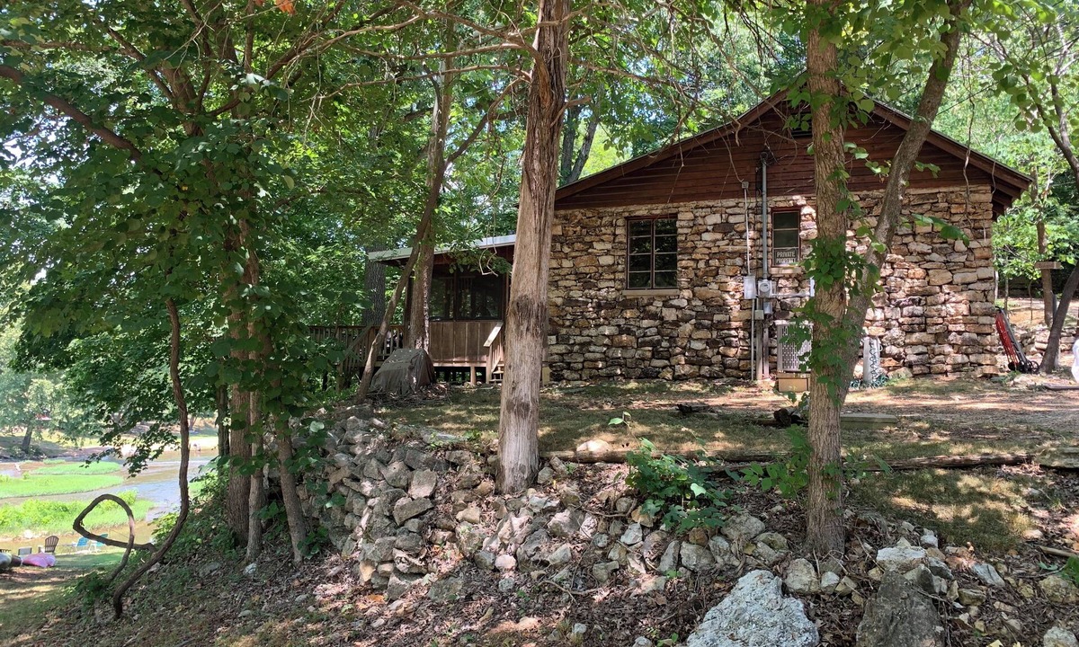 Hardy Cabin | Historic "Woody" Cabin on the River at Miramichee Falls with Kayaks