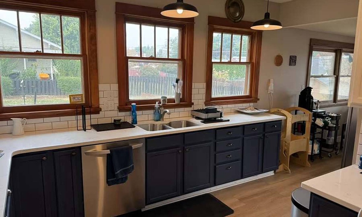 Brownstown House | Historic Yakima Home 4BR Office Backyard Oasis