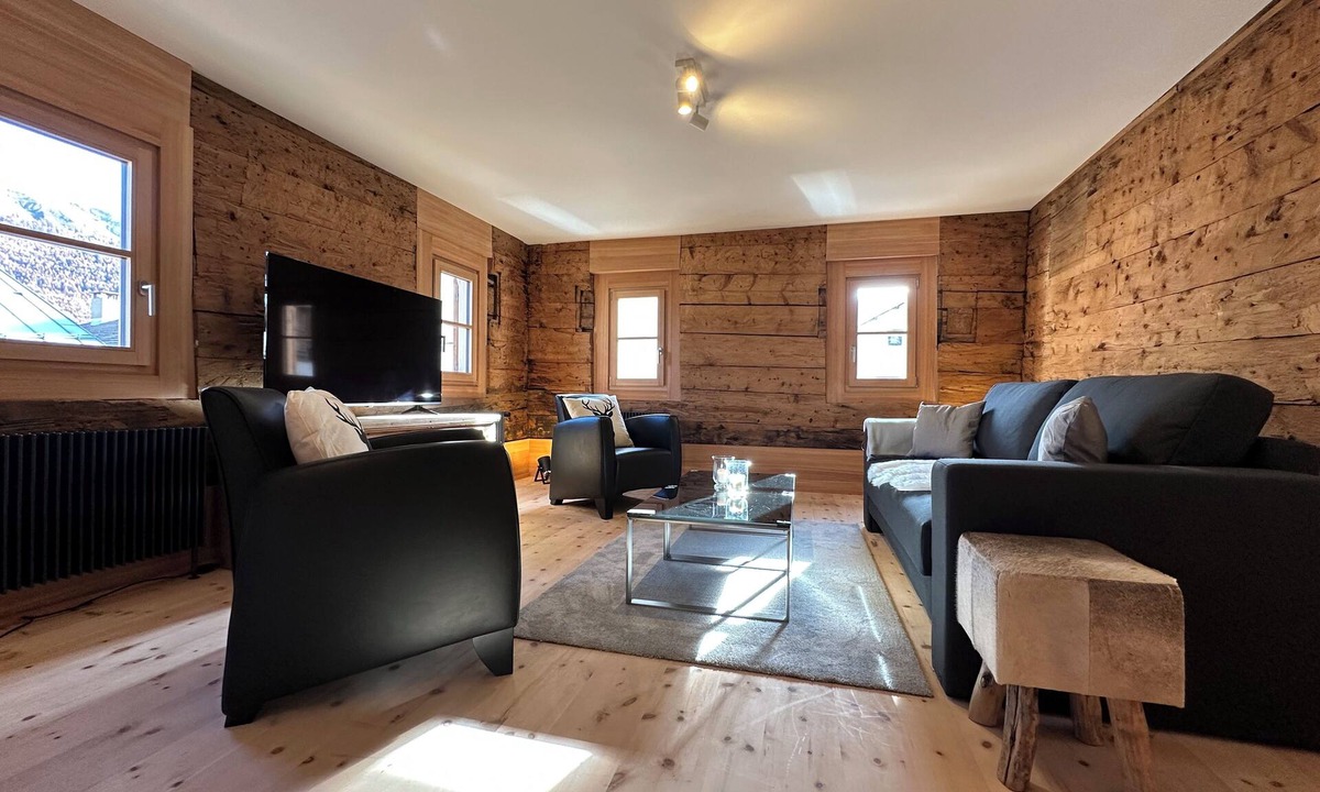Zuoz Apartment | Historica Apartment: Elegant Living in an Engadine House