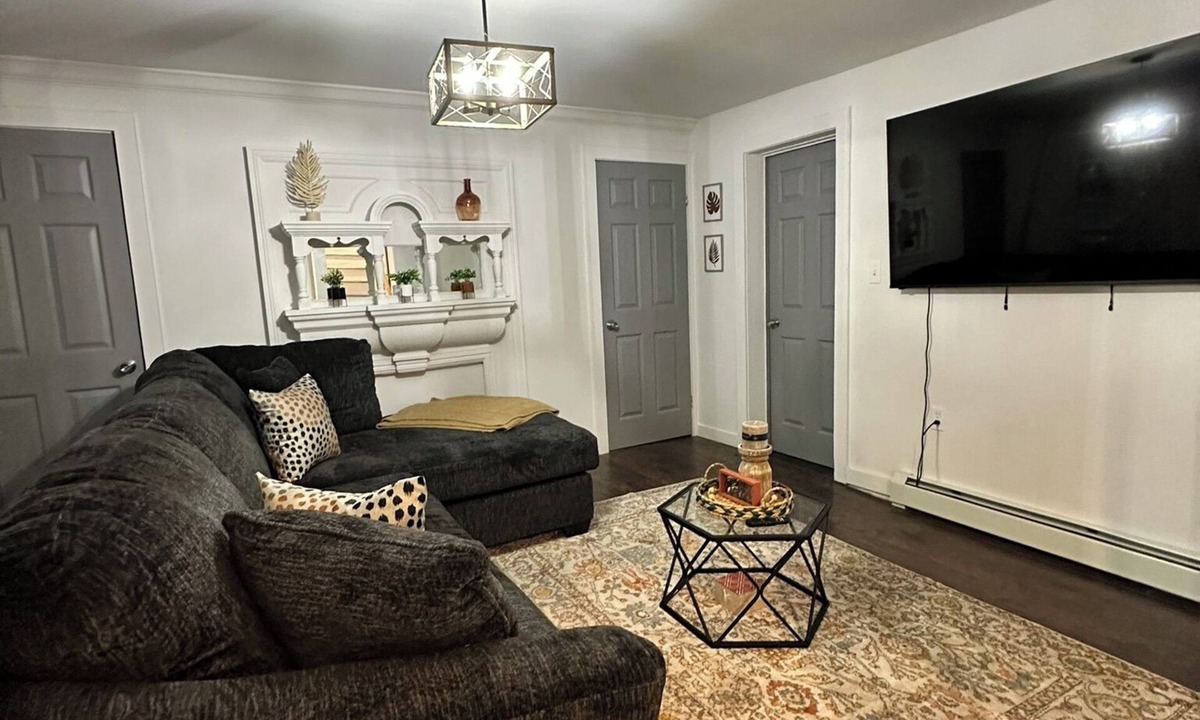 East Petersburg House | Historical 1800s Log Home