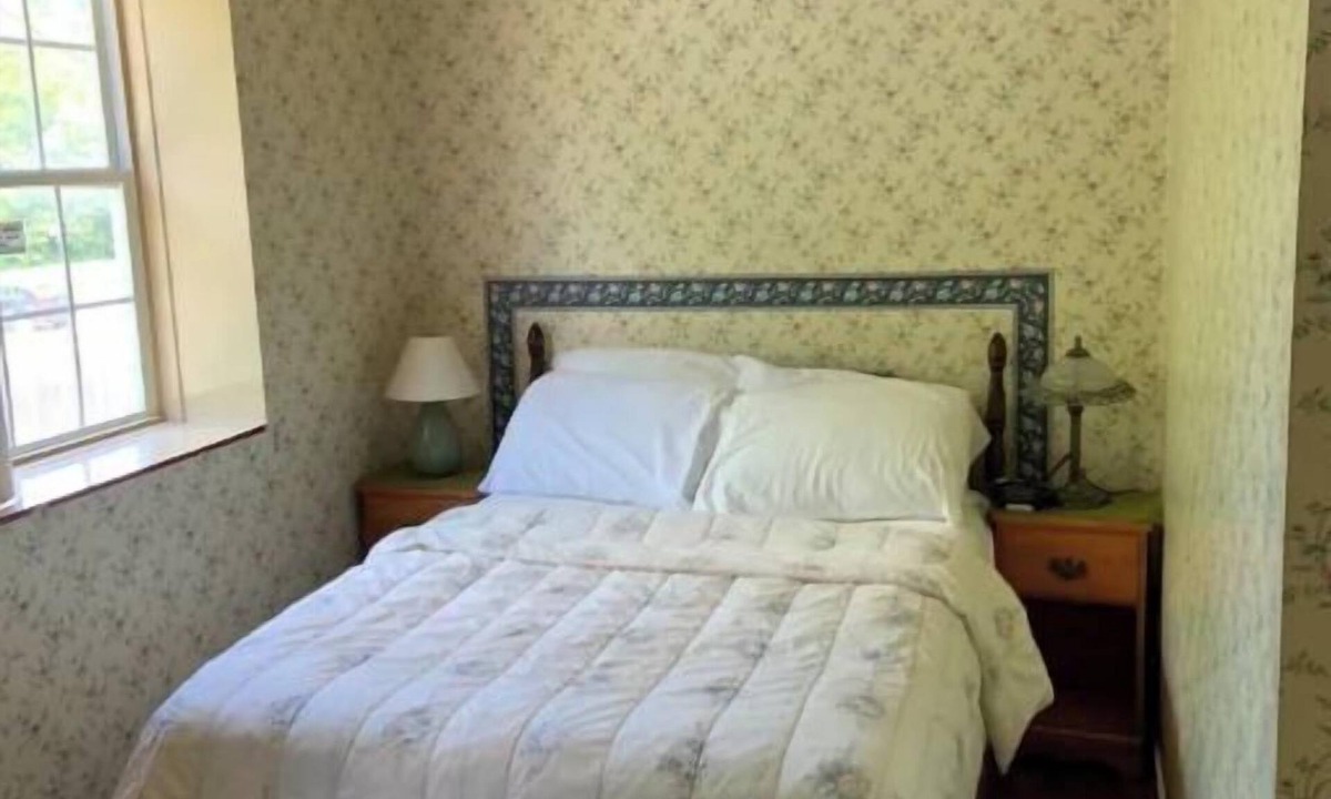 Historic Old Town Hotel | Historical King George Inn 5