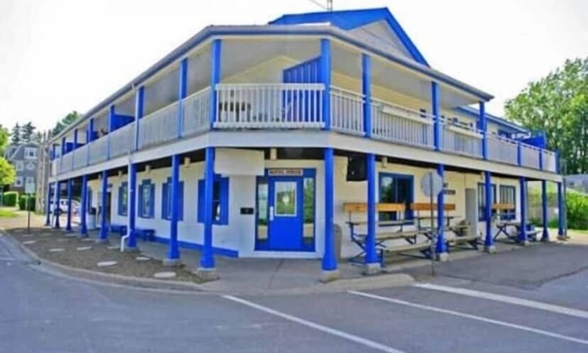 Old Town Historic District Apartment | Historical King George Inn 9
