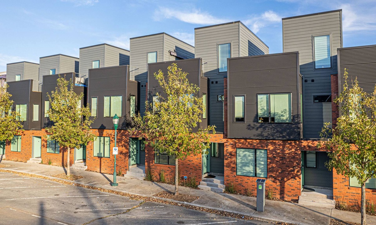 Downtown Chattanooga Condo | Historical Downtown, Private, Self-check-in, 1 car Parking, 1King & 1Queen beds