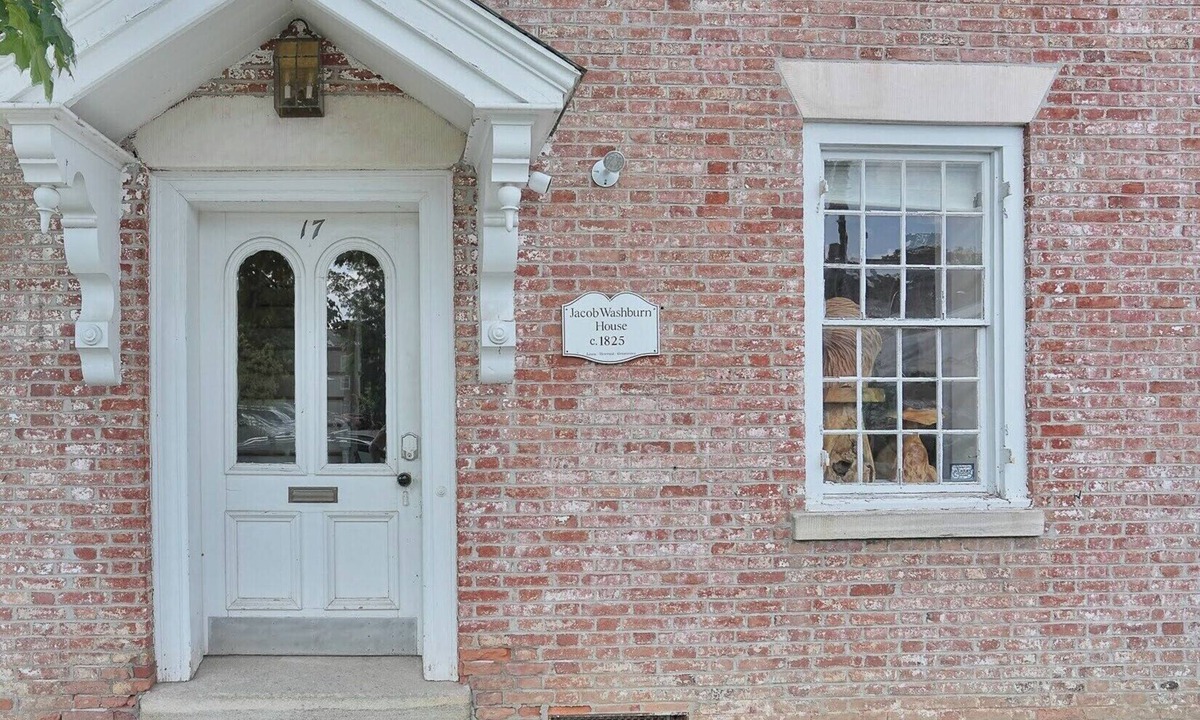 Lenox Apartment | Historical Housatonic Street apartment