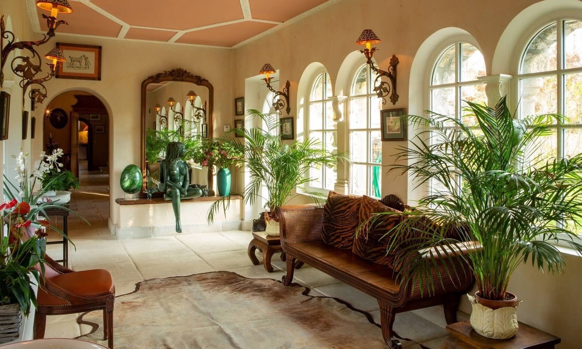 Fontenailles Other | Historical Luxurious Abby