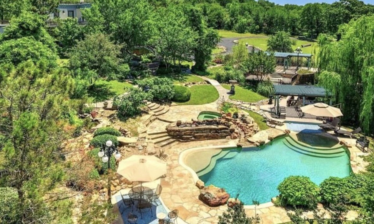 Denison House | Historical Mansion Beside 174 Acre Park