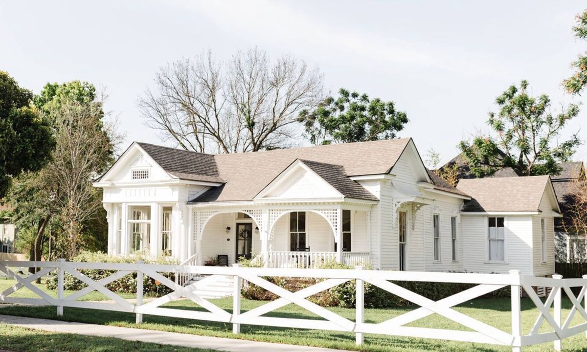Waco House | Historical Morrow House Season 5 Fixer Upper, Featured In Cottage Style Magazine