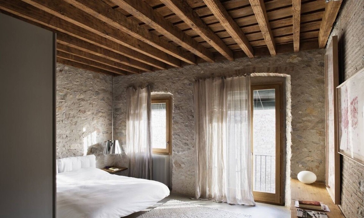 Barri Vell House | Historical stone house renovated with modern style