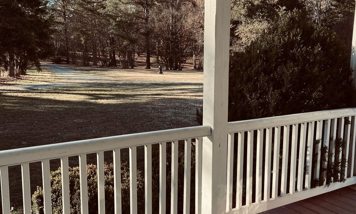 Lawrenceville House | ~HistoricBungalow~QueenBed~FarmStay~SleepsTwo~