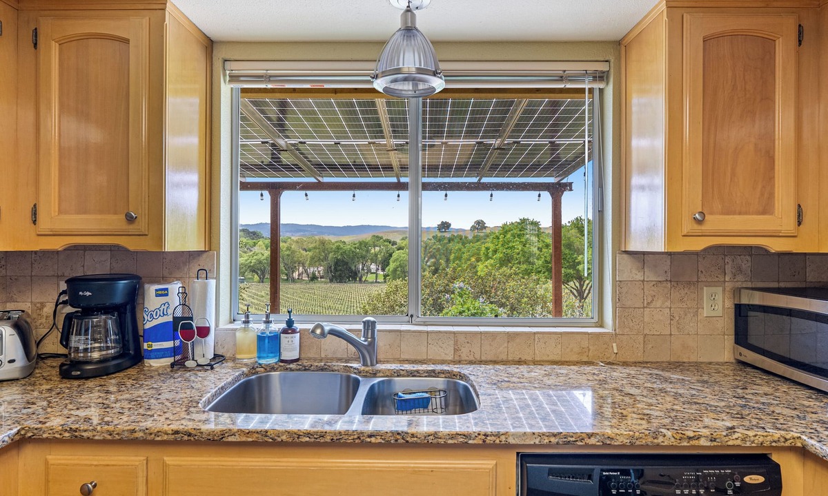 Templeton House | Hive Vista @Castoro | Vineyard View Stay + EV