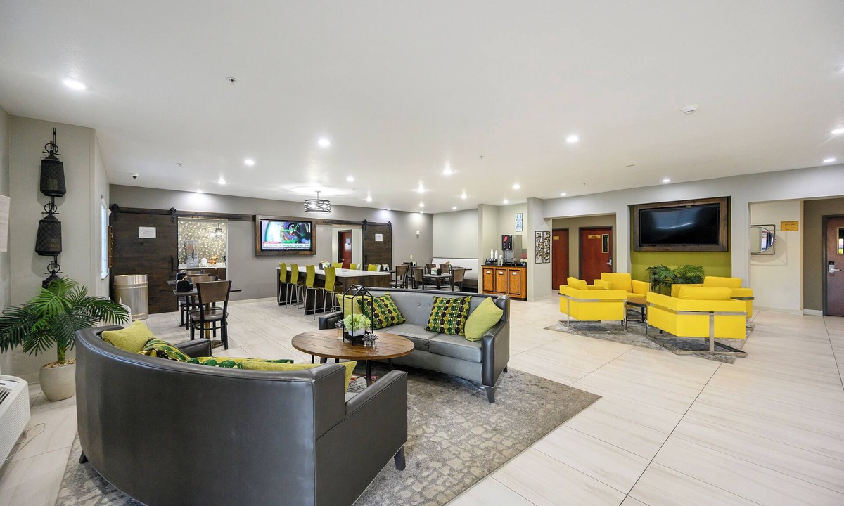 Broken Bow Hotel | HiWay Inn Express of Broken Bow