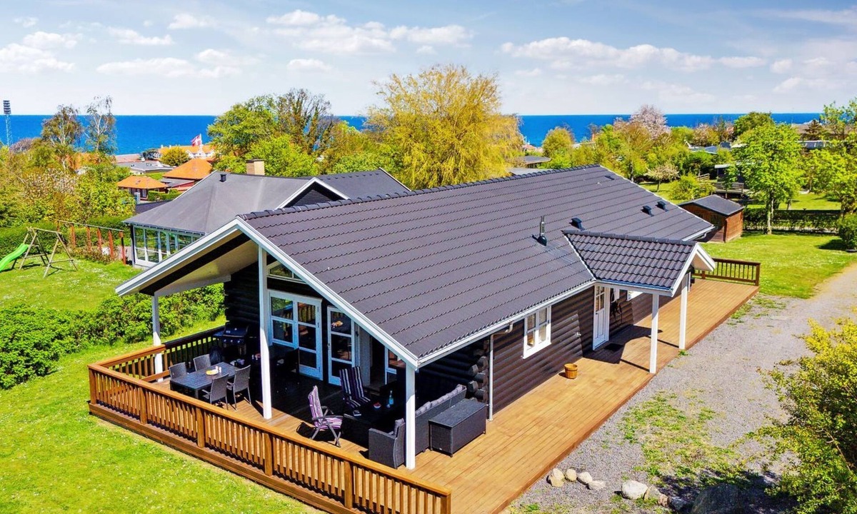 Sandvig House | "Hjalmar" - 400m from the sea by Interhome