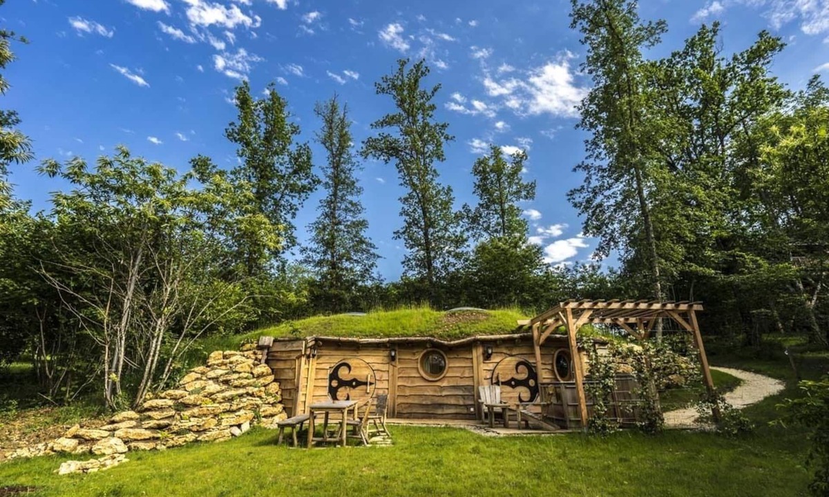 Savignac-de-Miremont Cabin | Hobbit house with private spa