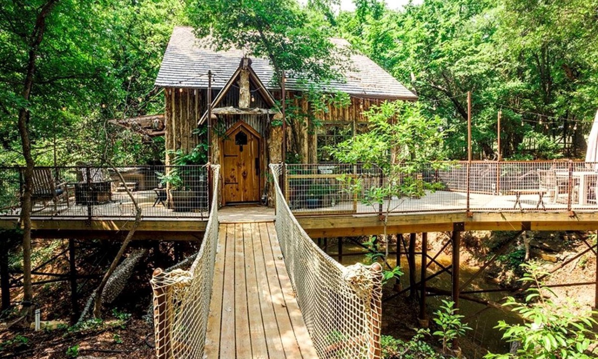 Dennis Cabin | Hobbit Treehouse with Waterfall on the Brazos River for Glamping in Texas