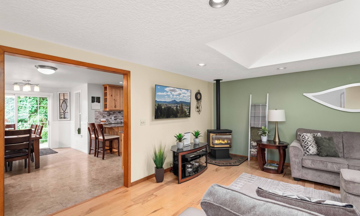 Junction City Other | Hobby Farm Home