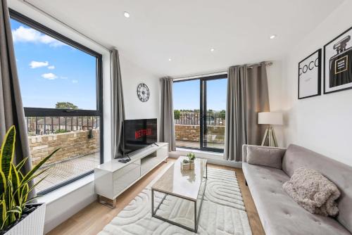 Waltham Forest House | Hobson Woods Apartments