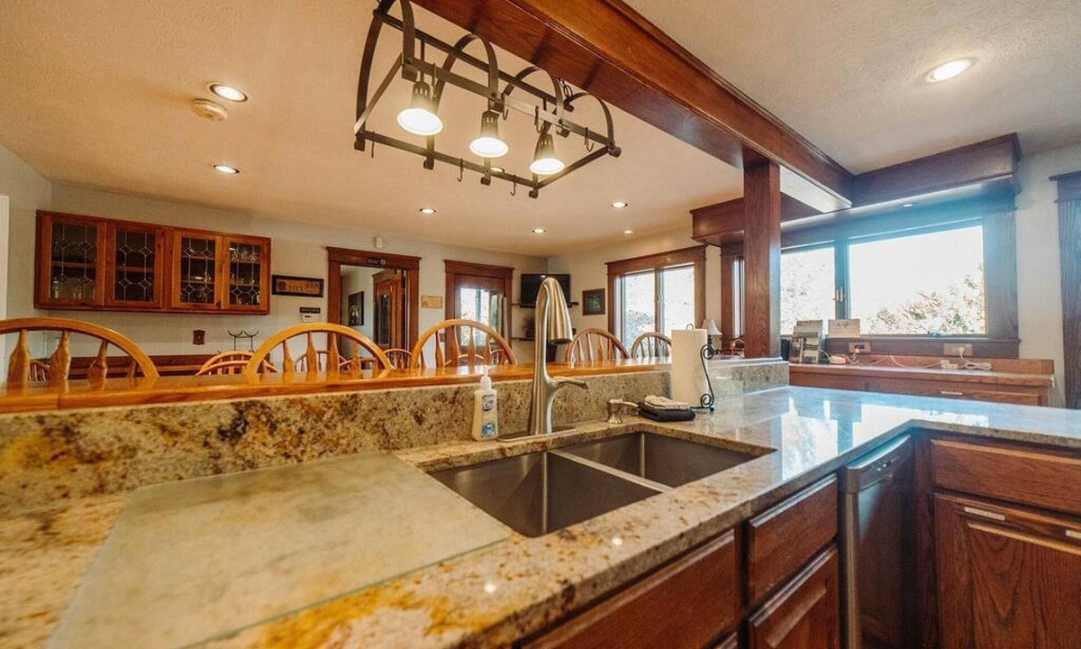 New Plymouth House | Hocking Hills Pool Hot Tub
