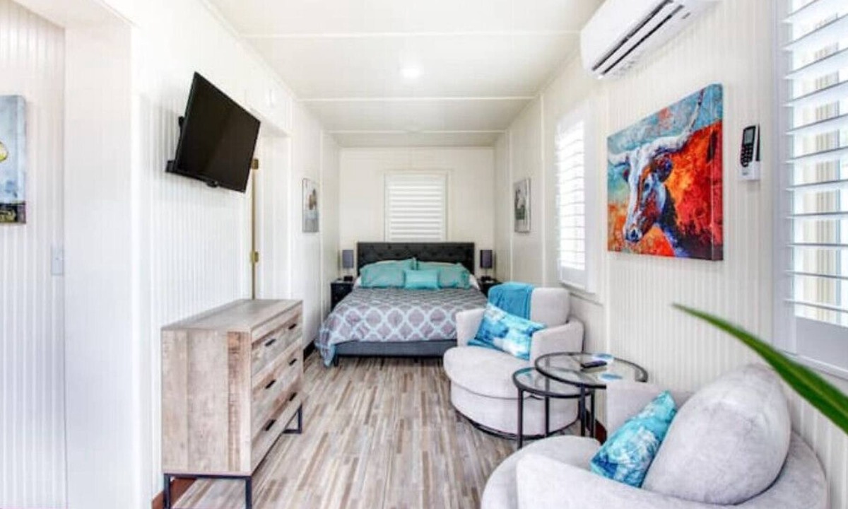 Valley View Apartment | Hockley Creek Colorful Home #1
